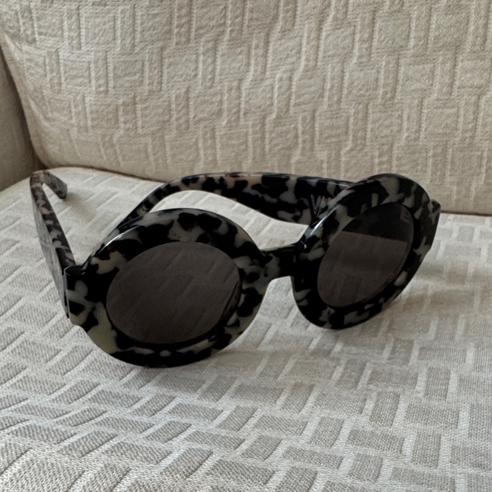 Valley Eyewear βScapulaβ Black and White Tortoiseshell Round Sunglasses